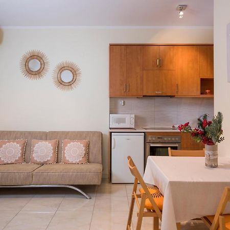 Luxury Coastal Retreat, Mountain View Balcony With Palm Trees & Parking Apartment Chania  Bagian luar foto