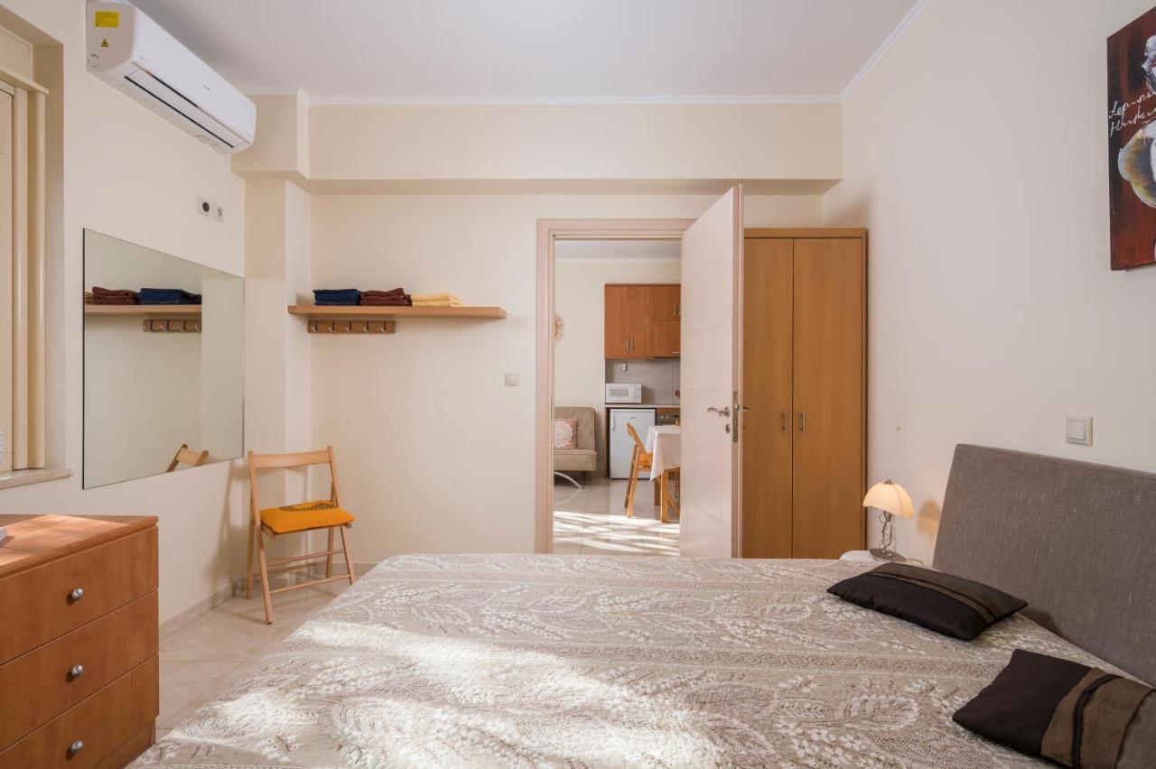 Luxury Coastal Retreat, Mountain View Balcony With Palm Trees & Parking Apartment Chania  Bagian luar foto
