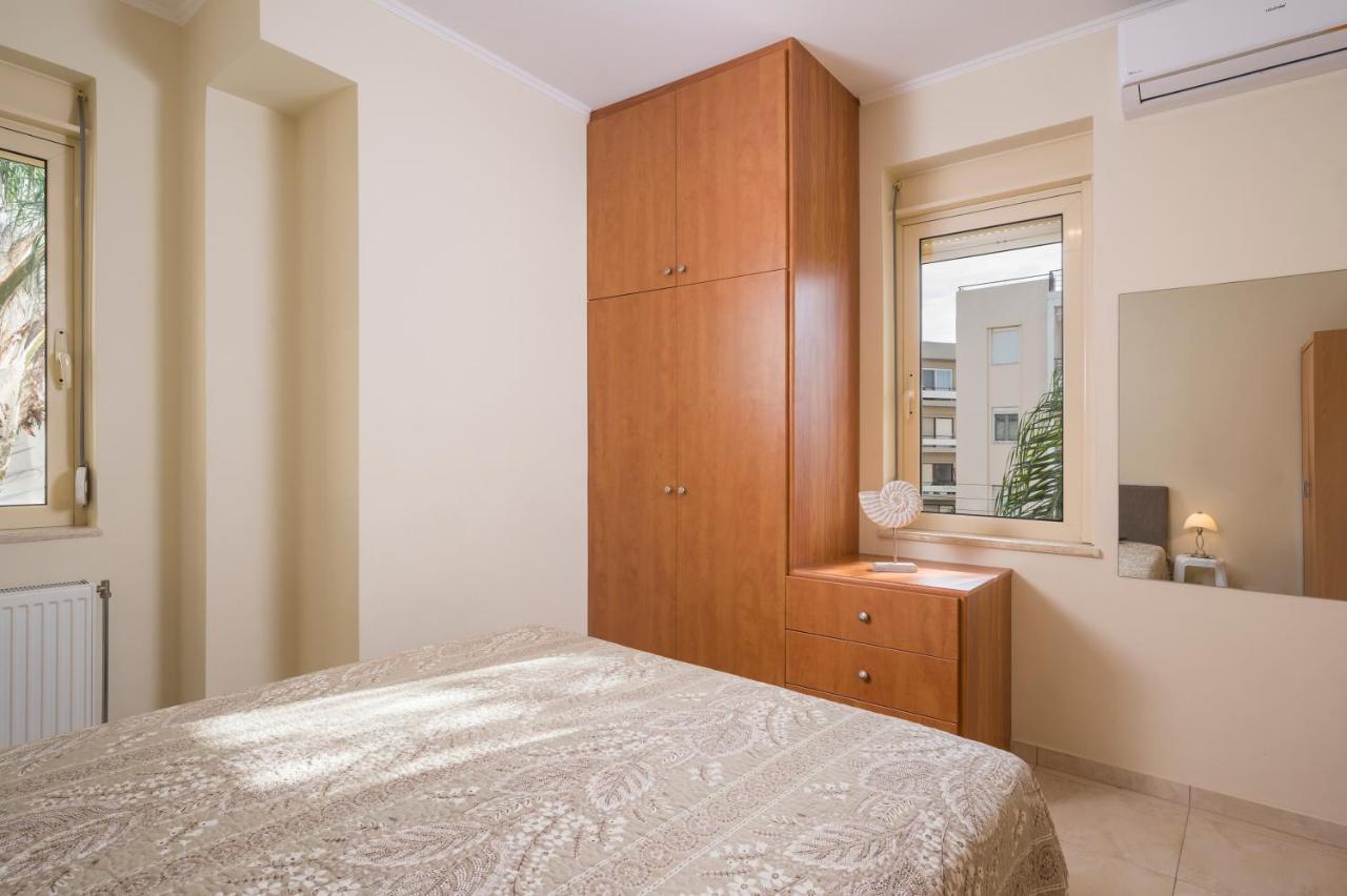 Luxury Coastal Retreat, Mountain View Balcony With Palm Trees & Parking Apartment Chania  Bagian luar foto