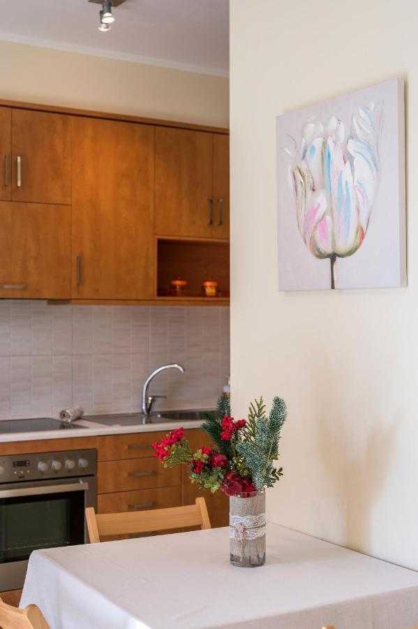 Luxury Coastal Retreat, Mountain View Balcony With Palm Trees & Parking Apartment Chania  Bagian luar foto